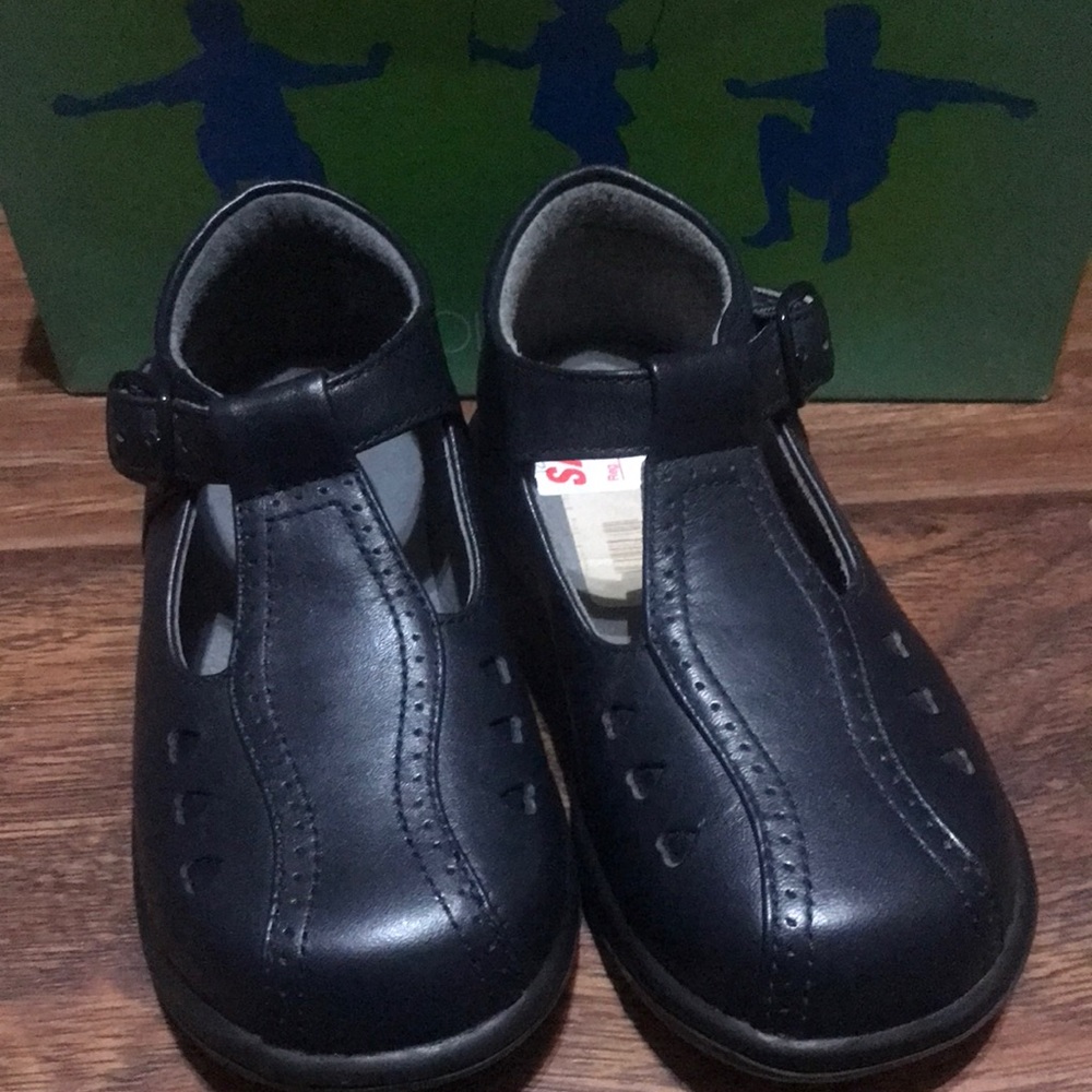 Adorable navy t-strap with buckle - FINAL PRICE